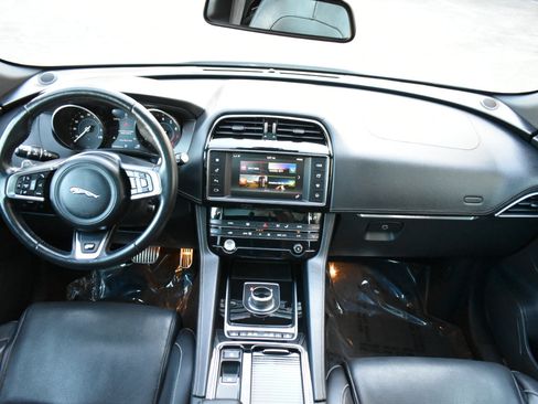 Used 2018 Jaguar F-PACE S image 11