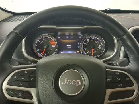 Used 2017 Jeep Cherokee Trailhawk w/ Comfort/Convenience Group AWD/4WD image 33