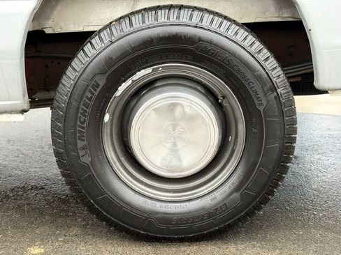 Used 1999 Ford E-250 and Econoline 250 Commercial image 9