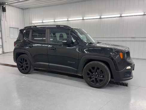 Used 2017 Jeep Renegade Altitude FWD image 14