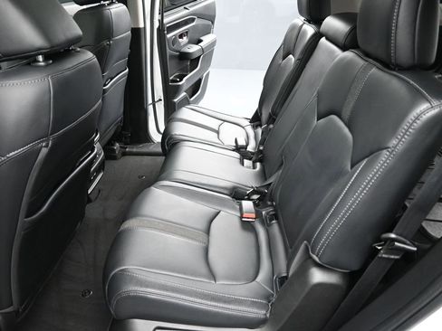 Used 2023 Honda Pilot Touring image 18