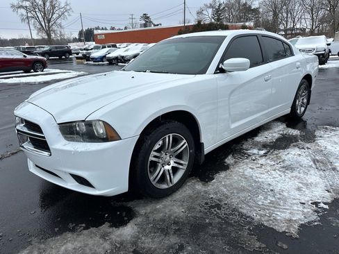 Used 2014 Dodge Charger SXT image 3