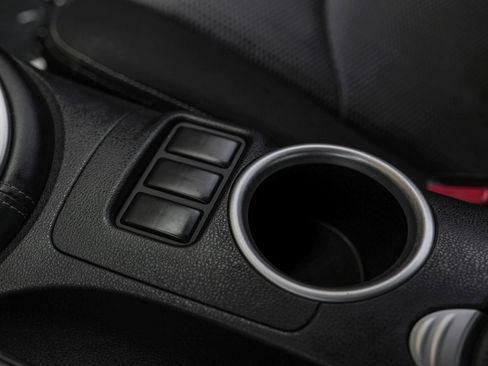 Used 2014 Nissan 370Z Coupe RWD image 19