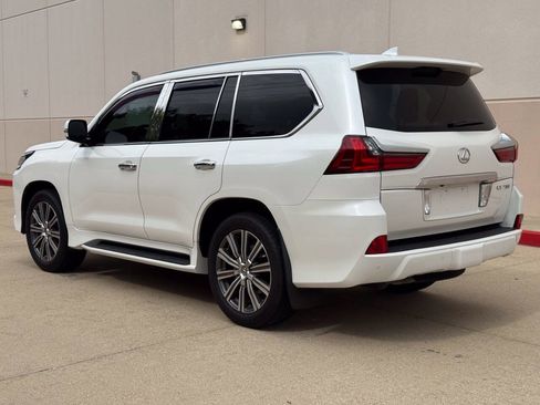Used 2017 Lexus LX 570 4WD image 2