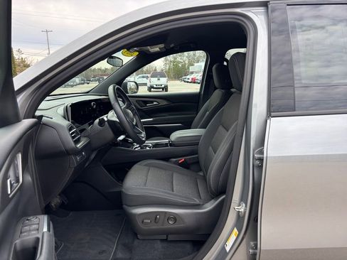 Used 2024 Chevrolet Traverse LT w/ Midnight/Sport Edition FWD image 7
