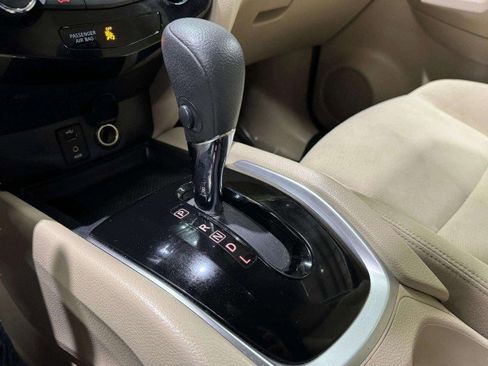 Used 2016 Nissan Rogue SV image 53