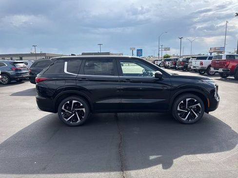 Used 2024 Mitsubishi Outlander AWD image 2