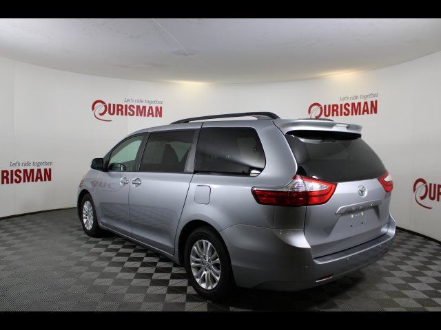 Used 2017 Toyota Sienna XLE w/ XLE Navigation Package FWD image 5