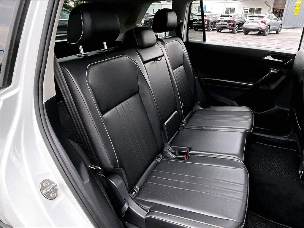 Used 2023 Volkswagen Tiguan SE AWD/4WD image 15
