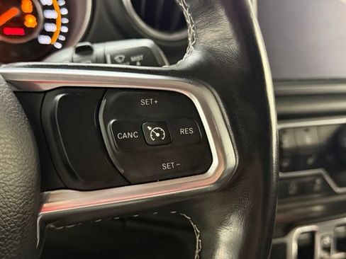 Used 2018 Jeep Wrangler Unlimited Sahara w/ Uconnect 4C Nav & Sound Group AWD/4WD image 14