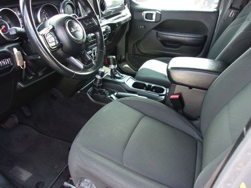 Used 2022 Jeep Wrangler Sport image 13