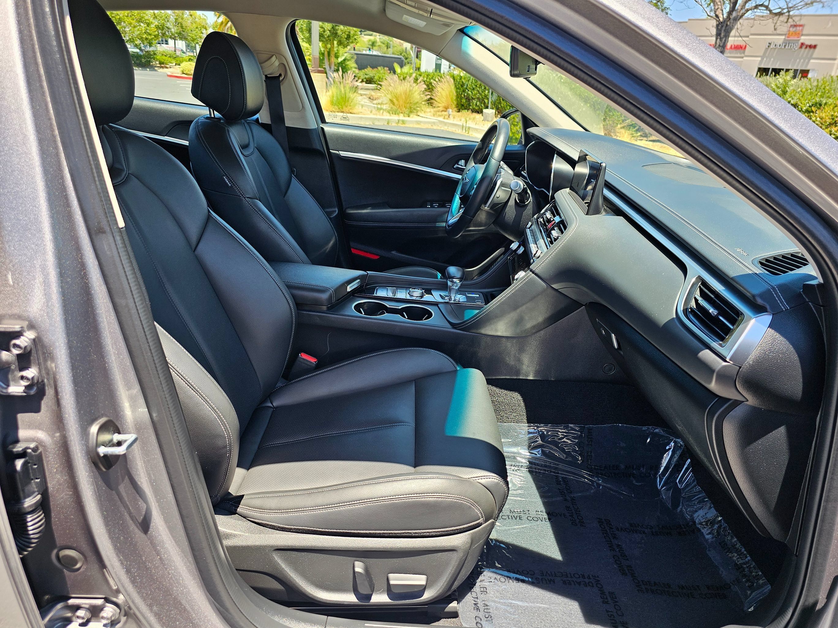 Used 2025 Genesis G70 2.5T RWD image 31