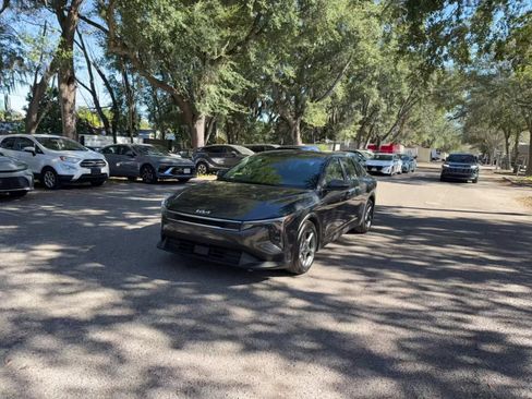 Used 2025 Kia K4 LXS image 16