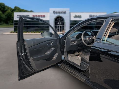 Used 2025 Honda Accord SE image 11