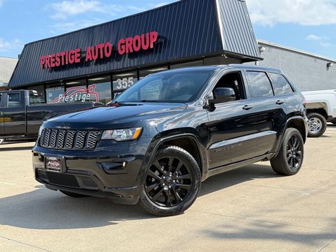 Used 2019 Jeep Grand Cherokee Altitude AWD/4WD image 21
