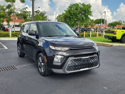 Used 2021 Kia Soul S FWD image 3