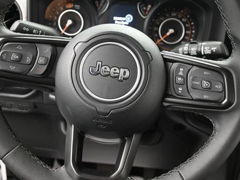 Used 2025 Jeep Wrangler Unlimited Sport AWD/4WD image 11