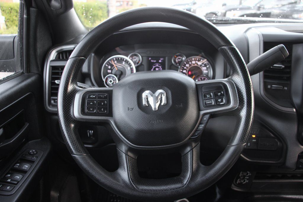 Used 2022 RAM 5500 Tradesman w/ Chrome Appearance Group AWD/4WD image 17