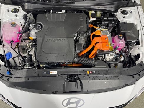 New 2025 Hyundai Elantra Limited image 9