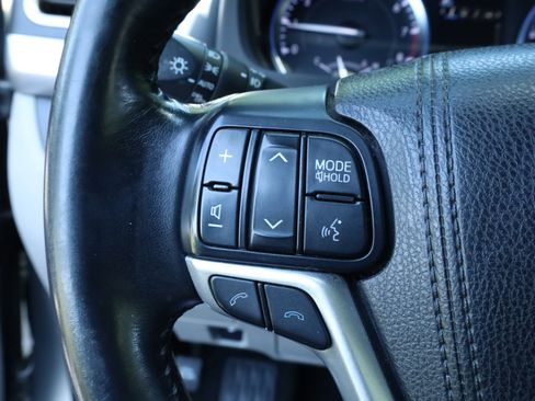 Used 2017 Toyota Highlander XLE image 31