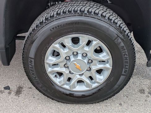 Used 2025 Chevrolet Silverado 2500 LT image 28