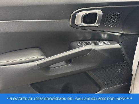 Used 2023 Kia Sorento LX AWD/4WD image 7