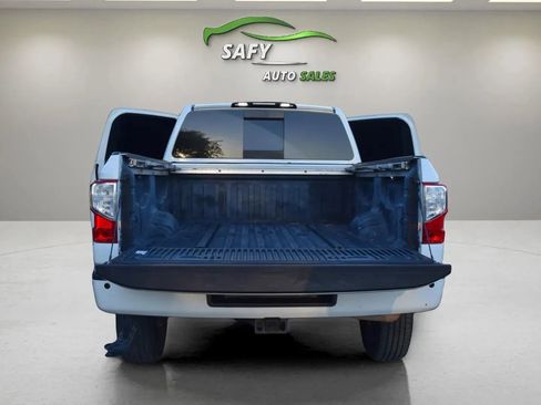 Used 2017 Nissan Titan SV image 17