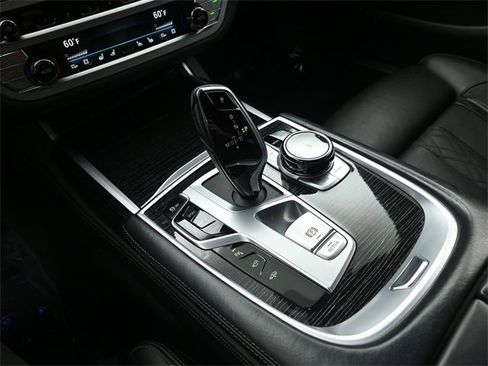 Used 2021 BMW 750i xDrive w/ Executive Package image 43