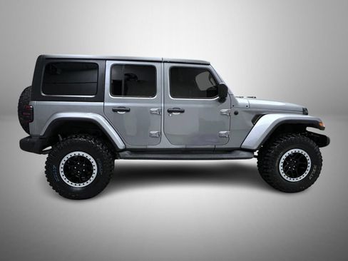Used 2018 Jeep Wrangler Unlimited Sahara w/ Cold Weather Group AWD/4WD image 4