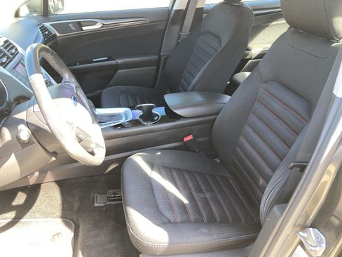 Used 2015 Ford Fusion SE w/ Equipment Group 201A FWD image 3