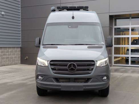 Used 2022 Mercedes-Benz Sprinter 2500 image 2
