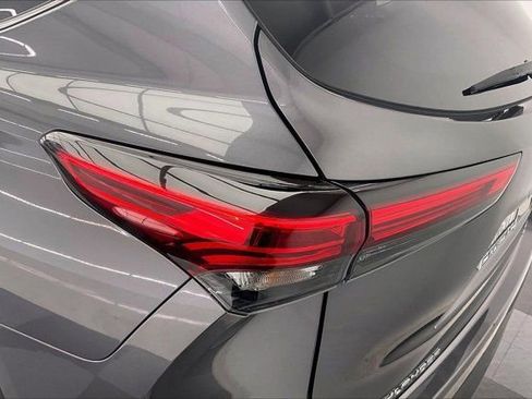 Used 2021 Toyota Highlander XLE AWD/4WD image 30