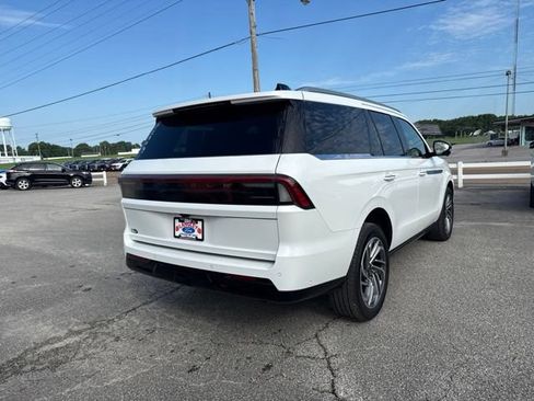 Used 2025 Lincoln Navigator Reserve AWD/4WD image 24