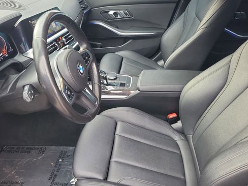 Used 2021 BMW 330i Sedan w/ M Sport Package image 9