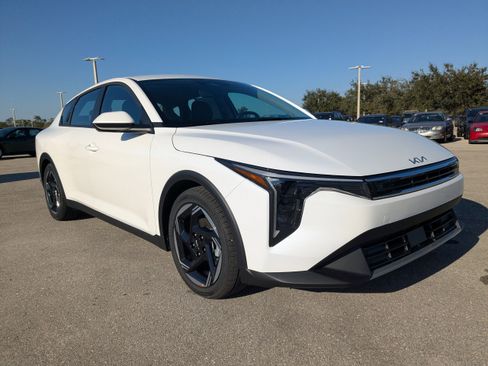 New 2025 Kia K4 GT-Line Turbo FWD image 2