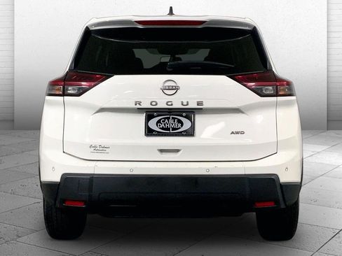 Used 2024 Nissan Rogue S AWD/4WD image 3