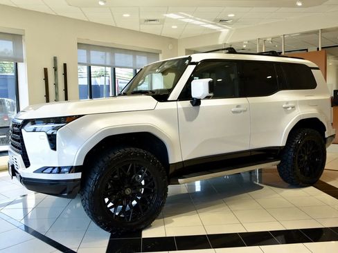 Used 2024 Lexus GX 550 image 3