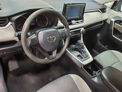 Used 2021 Toyota RAV4 XLE image 9