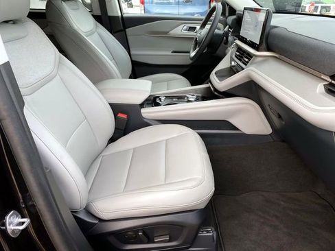 Used 2025 Ford Explorer Active w/ Active Comfort Package image 25