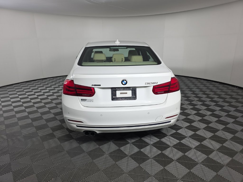 Used 2016 BMW 328i xDrive Sedan AWD/4WD image 4