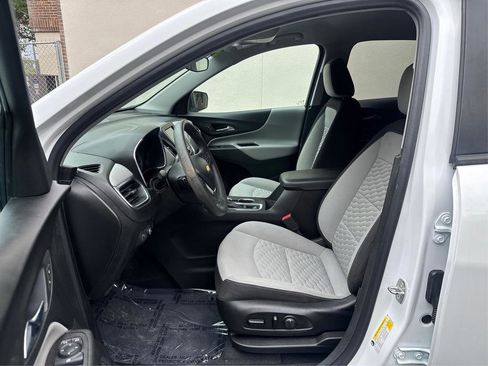 Used 2021 Chevrolet Equinox LS w/ LS Convenience Package image 9