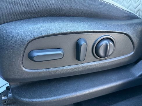 Used 2023 Chevrolet Equinox LT image 10