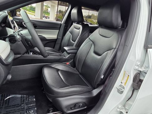 Used 2025 Jeep Compass Limited AWD/4WD image 7