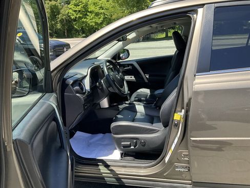 Used 2015 Toyota RAV4 Limited AWD/4WD image 17