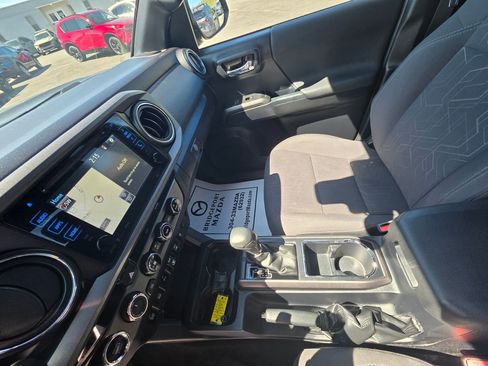 Used 2018 Toyota Tacoma TRD Sport w/ Technology Package AWD/4WD image 17