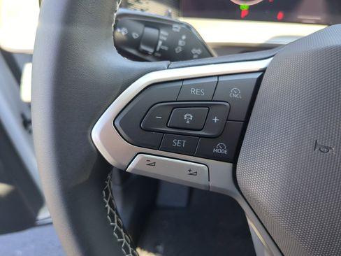 New 2025 Volkswagen Tiguan SE image 26