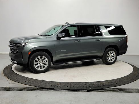 Used 2023 Chevrolet Suburban Premier image 4