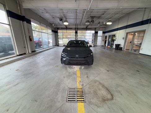 Used 2025 Toyota Camry LE image 22