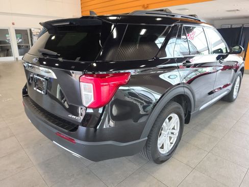 Used 2024 Ford Explorer XLT w/ Equipment Group 202A AWD/4WD image 7