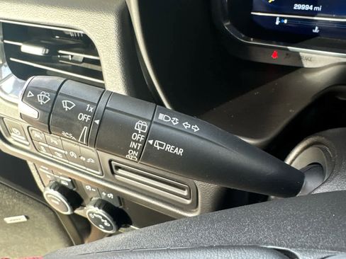 Used 2022 Chevrolet Suburban RST image 14